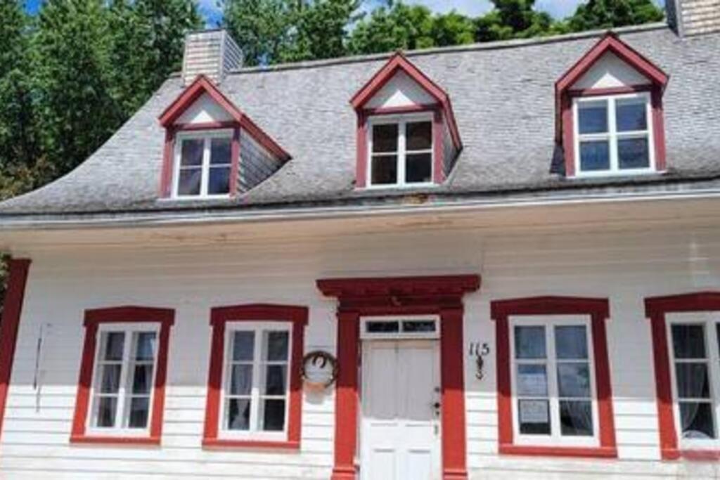 Om Chalet 1 Avec Spa Face Au Fleuve Saint-Jean Bagian luar foto
